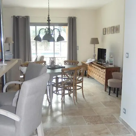 Villa De 3 Chambres A Avec Piscine Privee Jardin Clos Et Wifi *